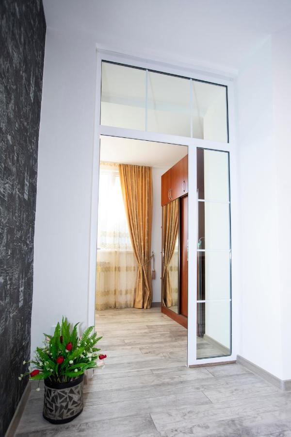 Modern Apartment In The Center With The View Of The Majestic Ararat Jerevan Exteriör bild